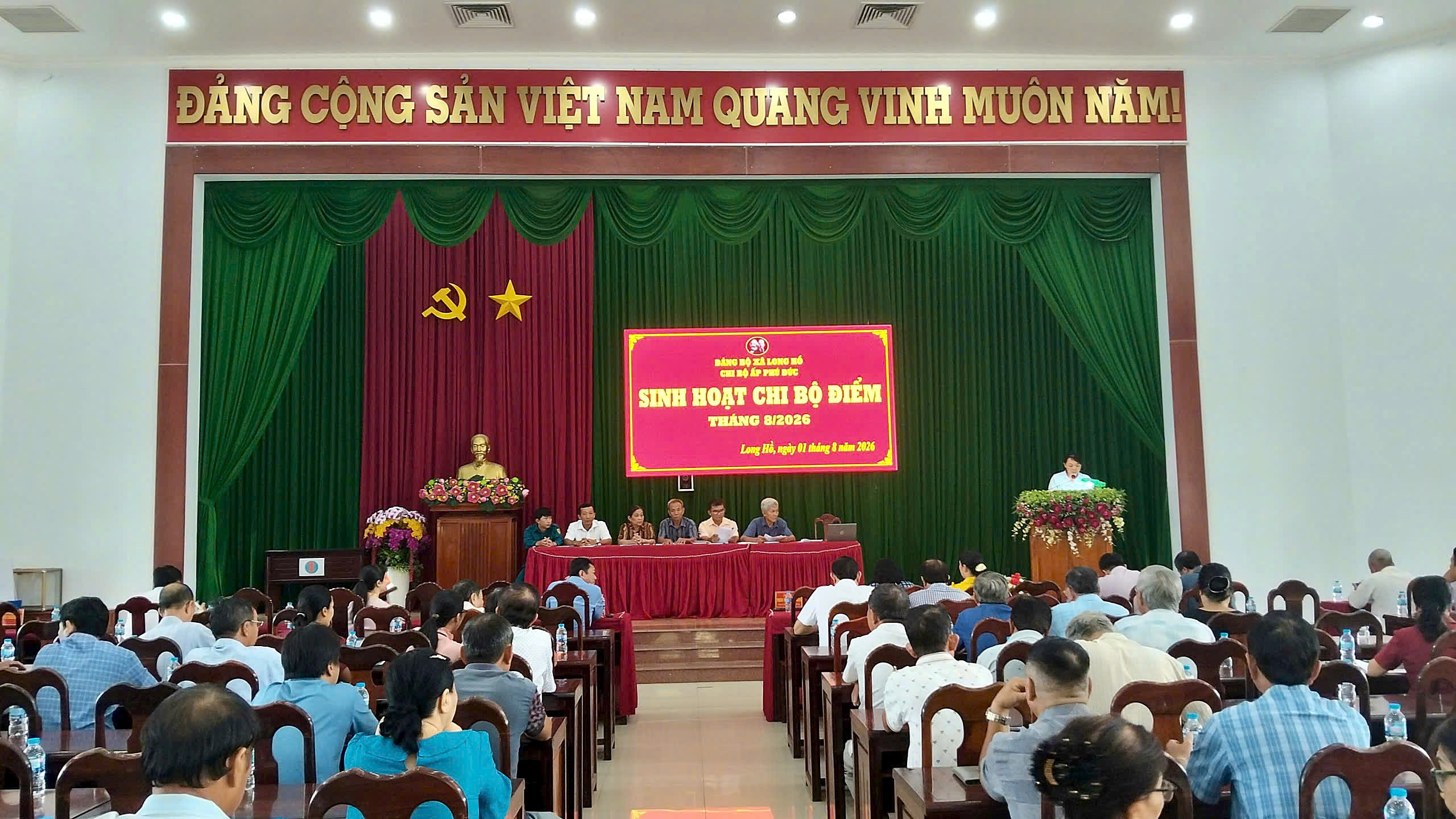 Long Hồ: Tổ chức sinh hoạt chi bộ điểm tại ấp Phú Đức