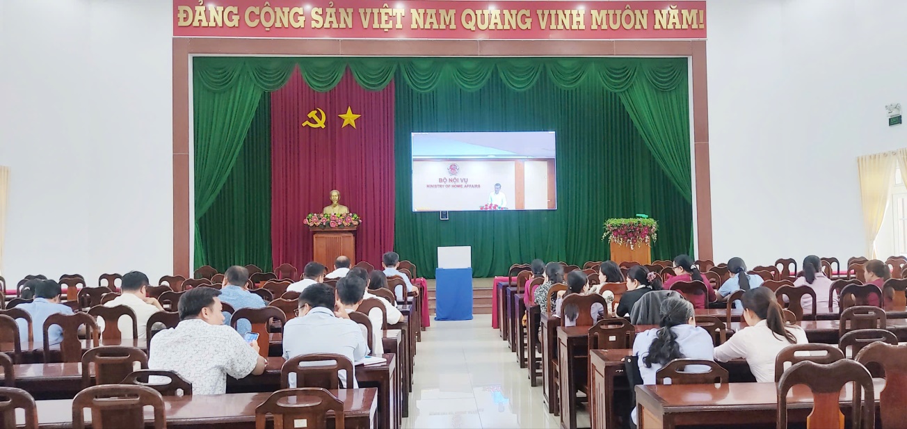 Long Hồ: Tổ chức Hội nghị trực tuyến phổ biến Luật Lưu trữ năm 2024 và các văn bản quy định chi tiết Luật 