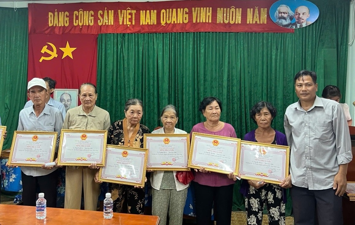 Long Hồ: Tổ chức chúc thọ, mừng thọ cho 888 người cao tuổi trên địa bàn xã