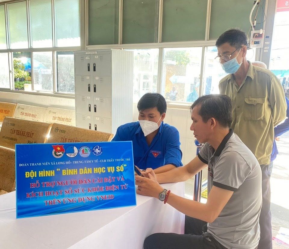 Long Hồ đẩy mạnh thực hiện Đề án 06 và phong trào “Bình dân học vụ số”