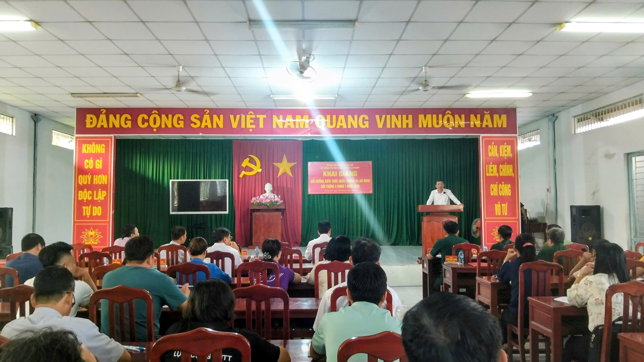 Long Hồ: Khai giảng lớp bồi dưỡng kiến thức quốc phòng và an ninh đối tượng 4, Khóa I năm 2026