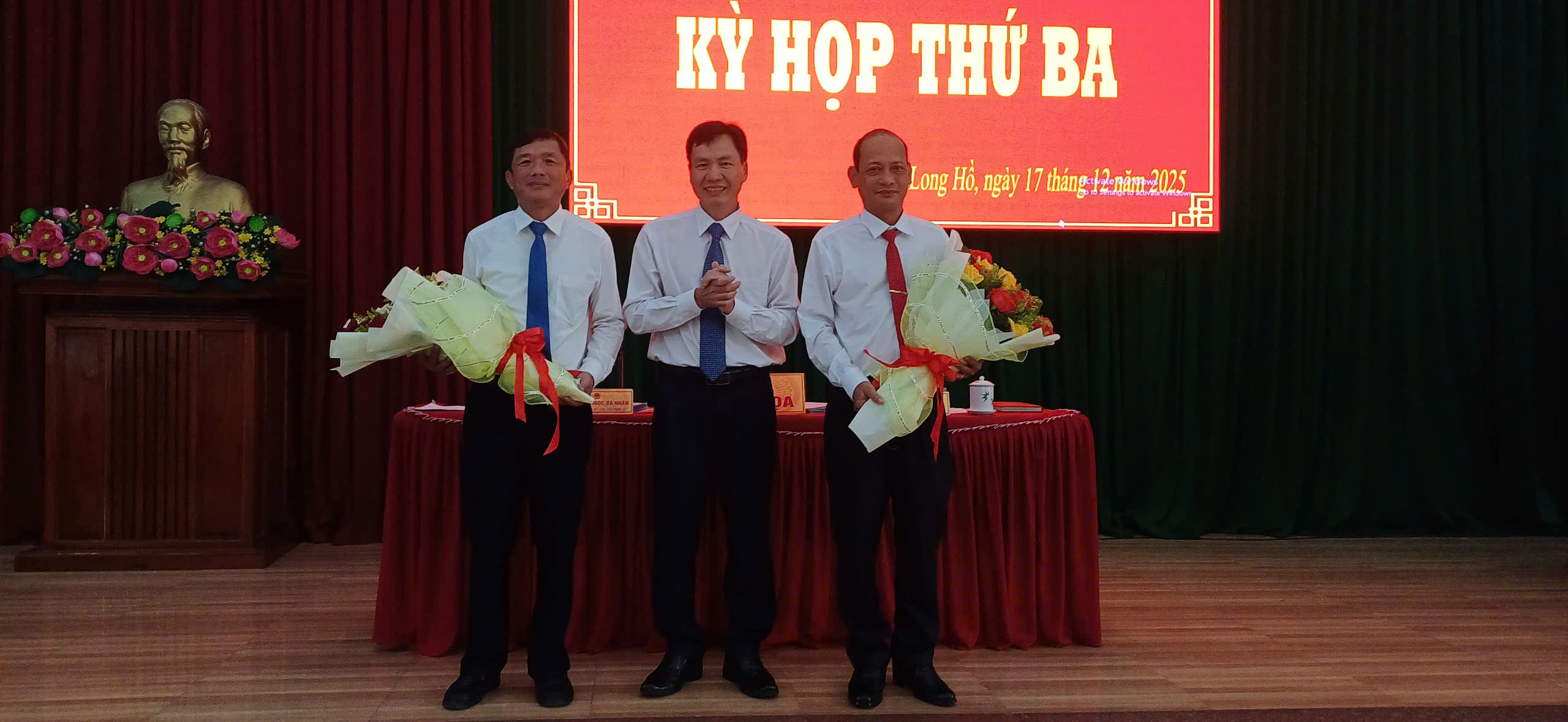 Hội đồng nhân dân xã Long Hồ tổ chức kỳ họp cuối năm 