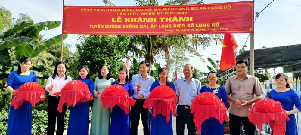 Long Hồ khánh thành nhiều công trình chào mừng Đại hội Đảng bộ xã lần thứ I, nhiệm kỳ 2025 - 2030
